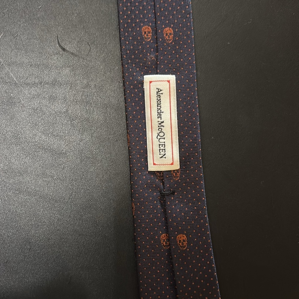 Alexander McQueen tie, 2.75”, red and deep purple, excellent condition! - Picture 3 of 5